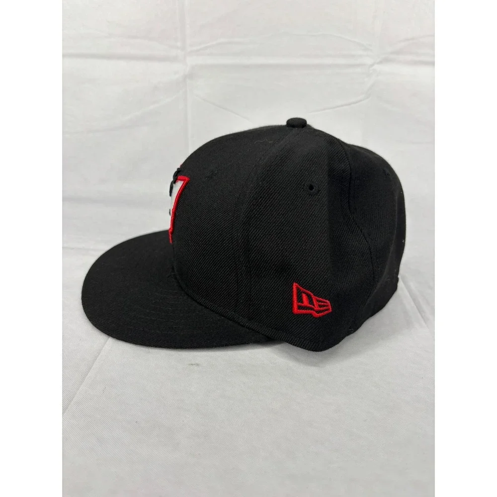 New Era Cincinnati Bearcats 59FIFTY Fitted Baseball Hat Cap Mens Black 7 1/4 NWT